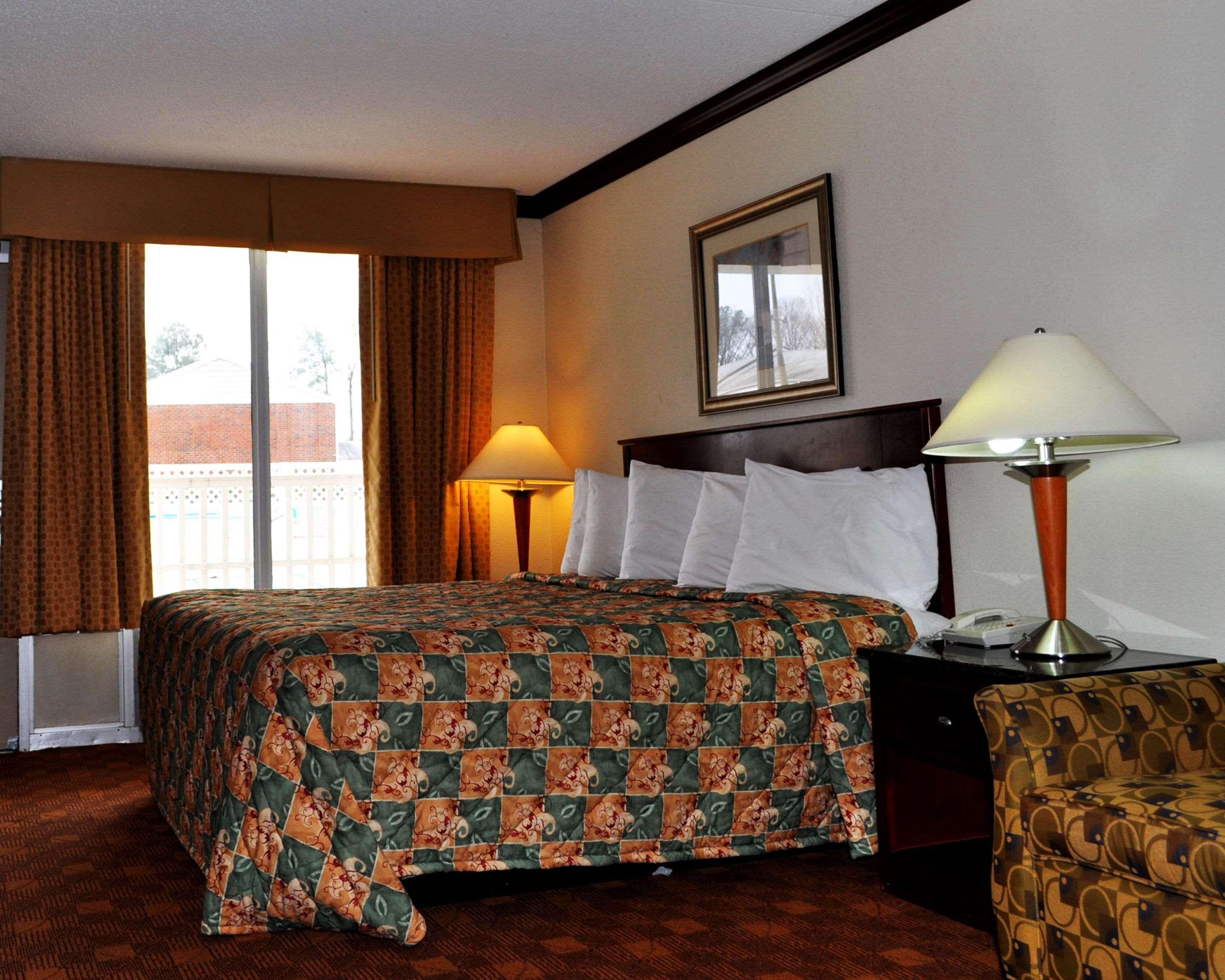 Rodeway Inn Sandston Exterior foto