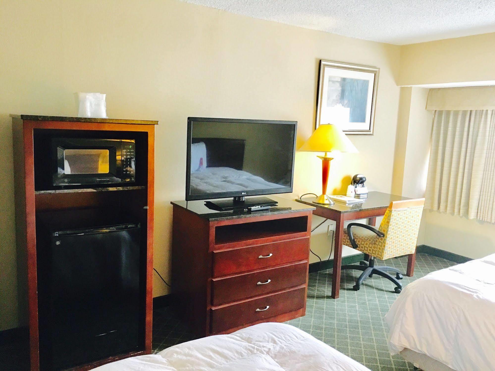 Rodeway Inn Sandston Exterior foto