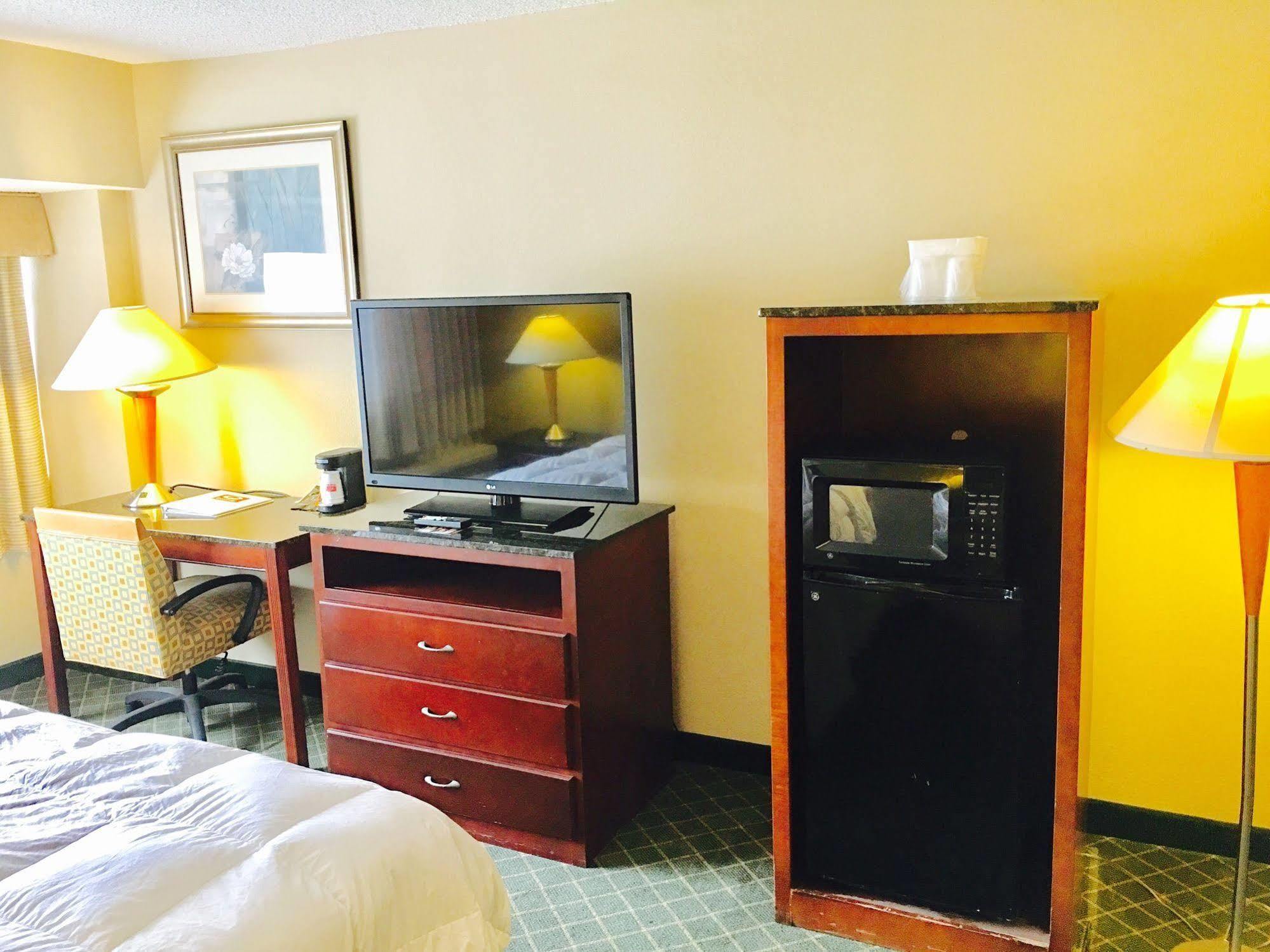 Rodeway Inn Sandston Exterior foto
